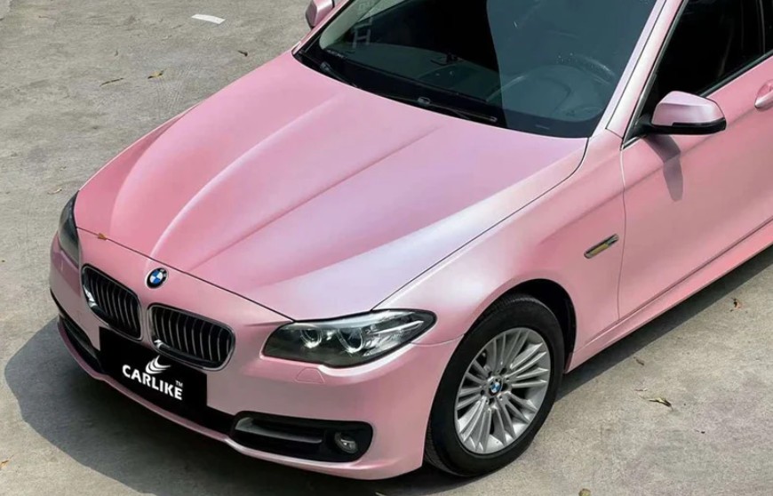 ROLLO DE VINILO ROSA SAKURA ELECTROMETALICO SATIN - Imagen 3